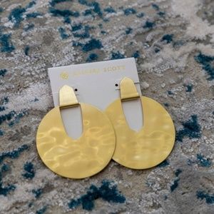 Kendra Scott Diane Statement Earrings in Gold